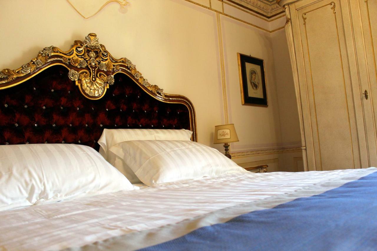 Les Suite Royales 萨萨里 外观 照片