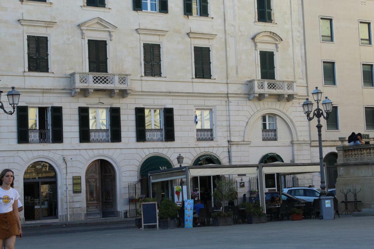 Les Suite Royales 萨萨里 外观 照片